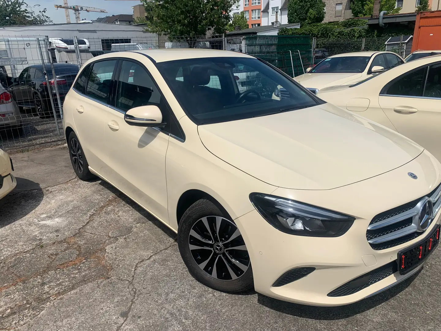 Mercedes-Benz B 180 B 180 d (247.010) Beige - 1