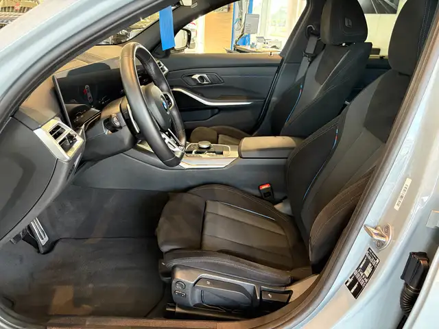 BMW 3 Series view 14