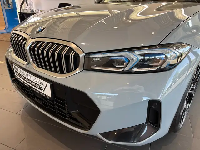 BMW 3 Series view 11