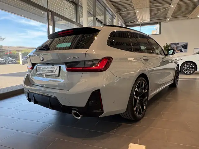 BMW 3 Series view 8