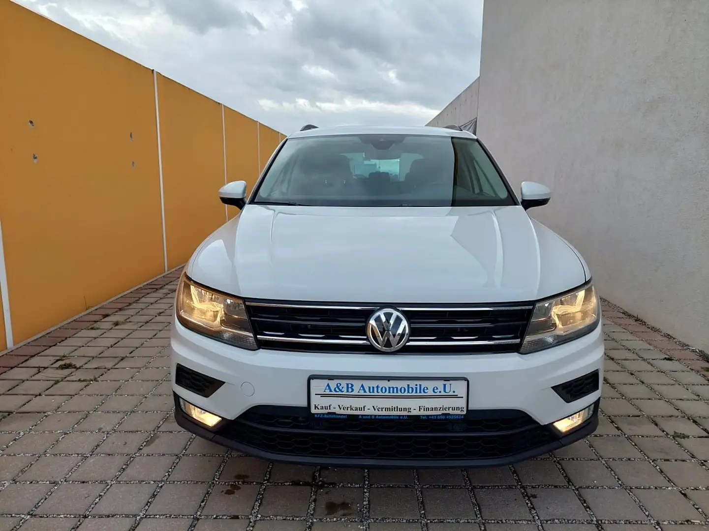 Volkswagen Tiguan 2,0 TDI SCR Comfortline ERSTER BESITZ Weiß - 2