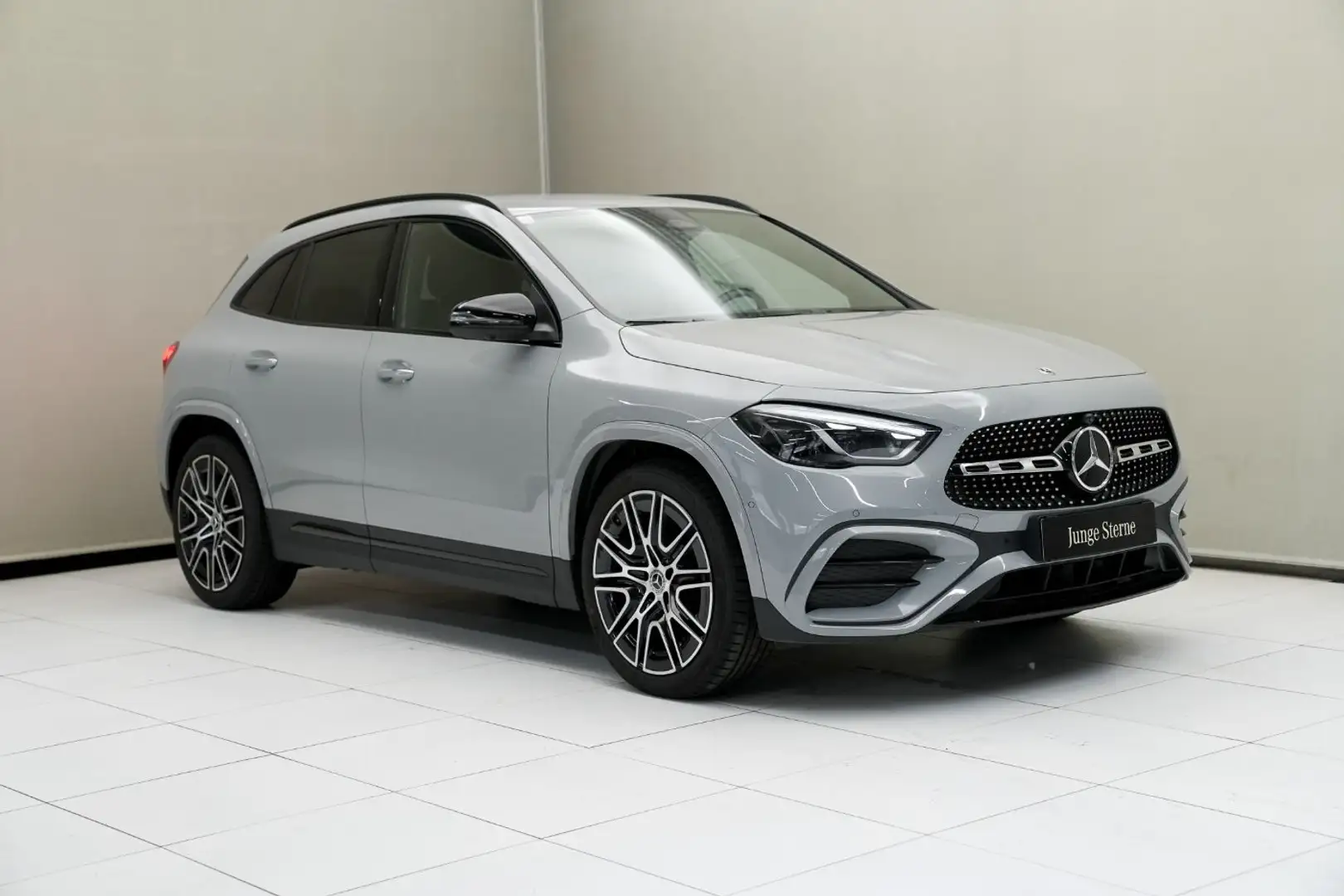 Mercedes-Benz GLA 200 d 4MATIC Österreich-Edition W-Paket Night Grau - 2