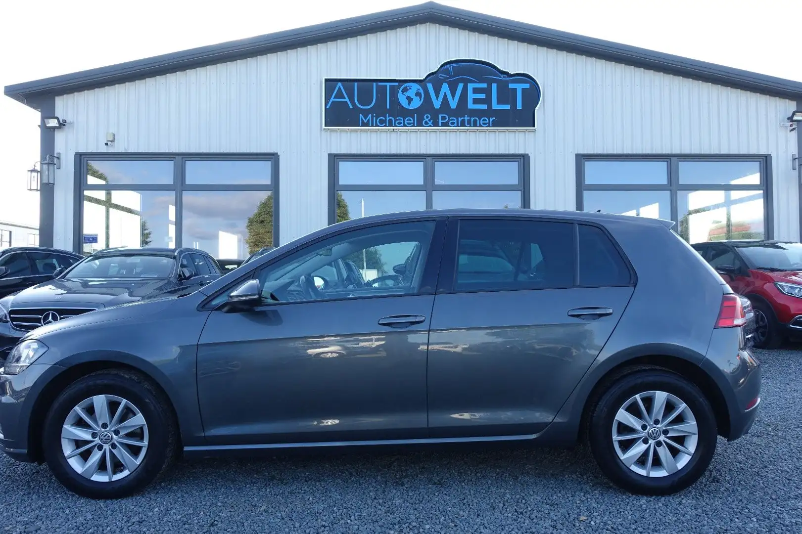 Volkswagen Golf VII 1.0 DSG KLIMAAUT APP SITZH PDC TÜV Neu Grau - 1