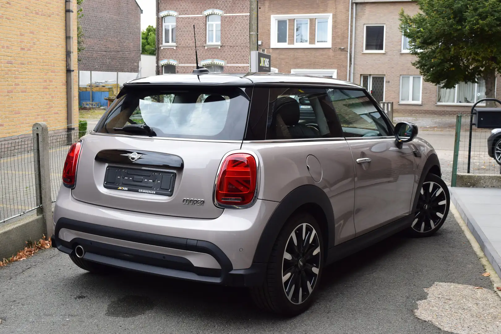 MINI Cooper 1.5i- 3 DEURS - NAVI / LED / SPORTZETELS / 17"ALU Grau - 2