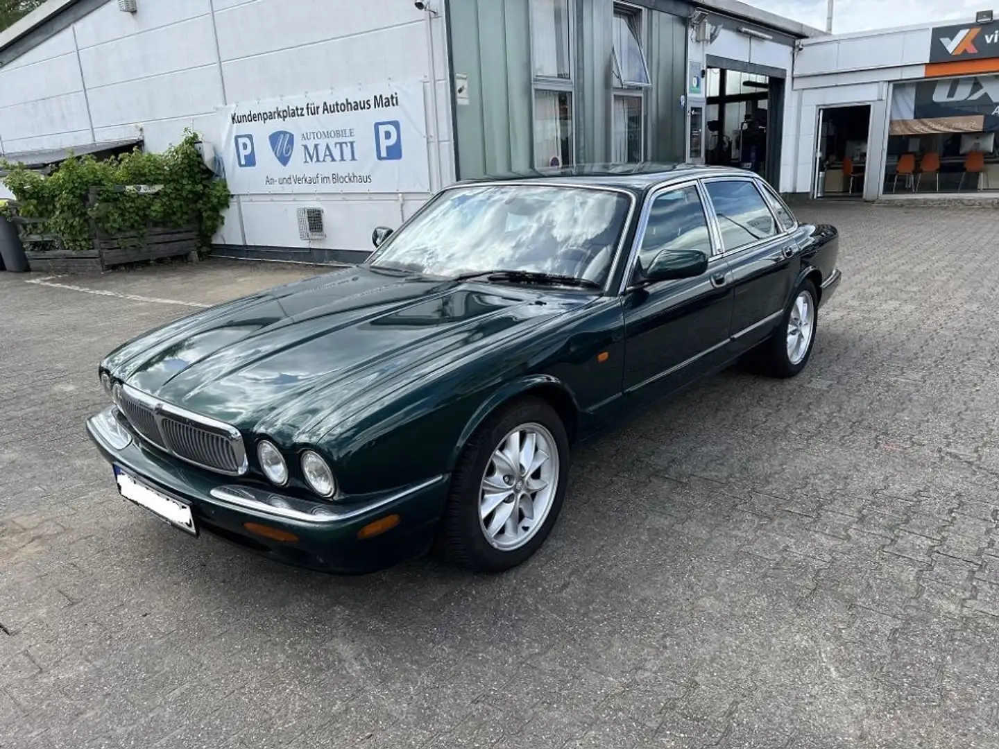 Jaguar XJ 4.0 Sovereign Verde - 1