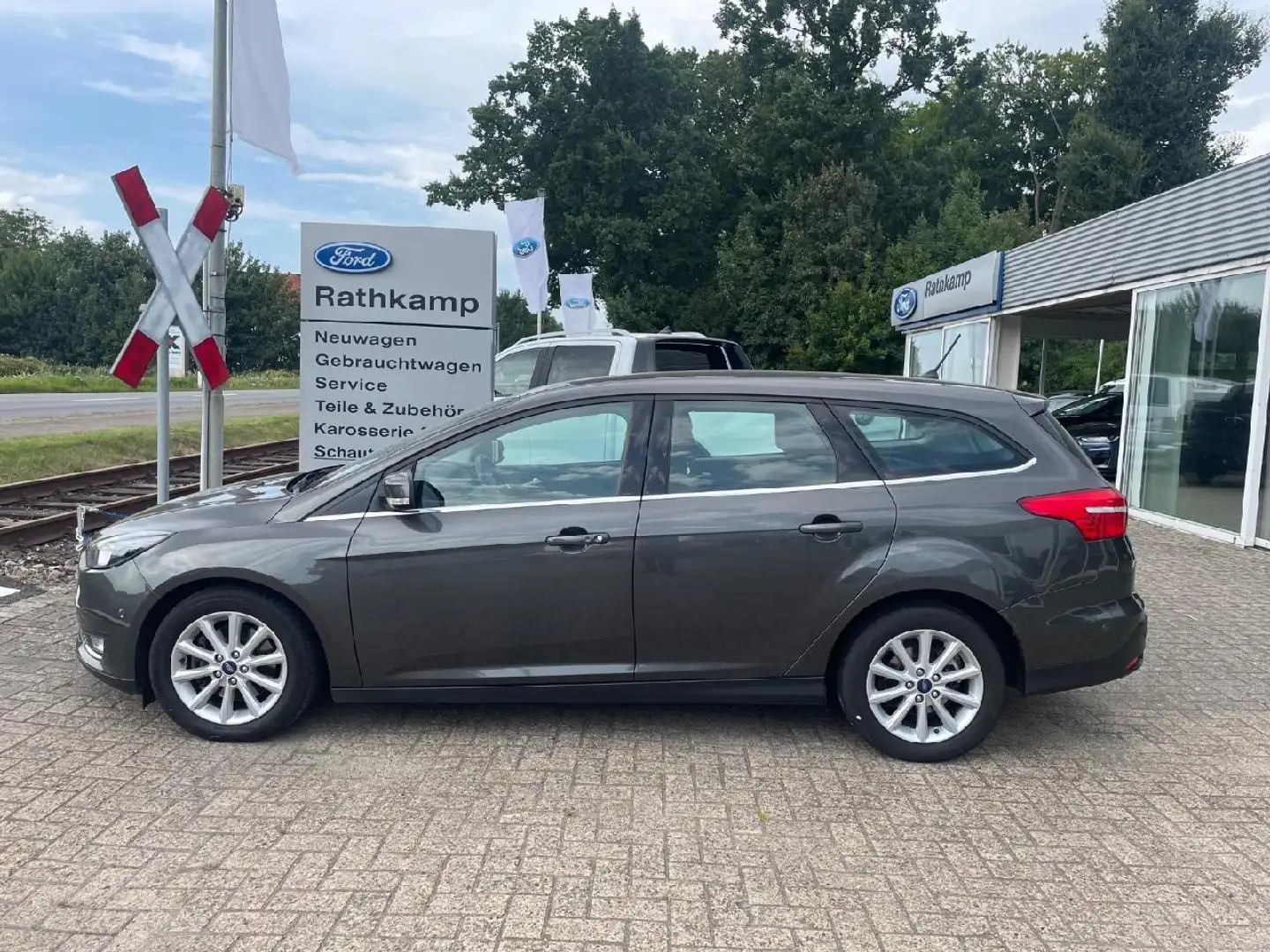 Ford Focus Titanium Grau - 2