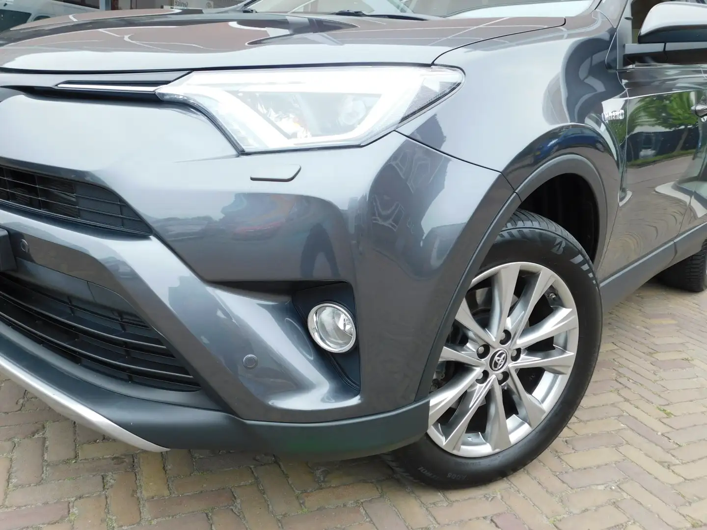 Toyota RAV 4 2.5 Hybrid AWD Style | 1650kg trekgewicht Grijs - 2