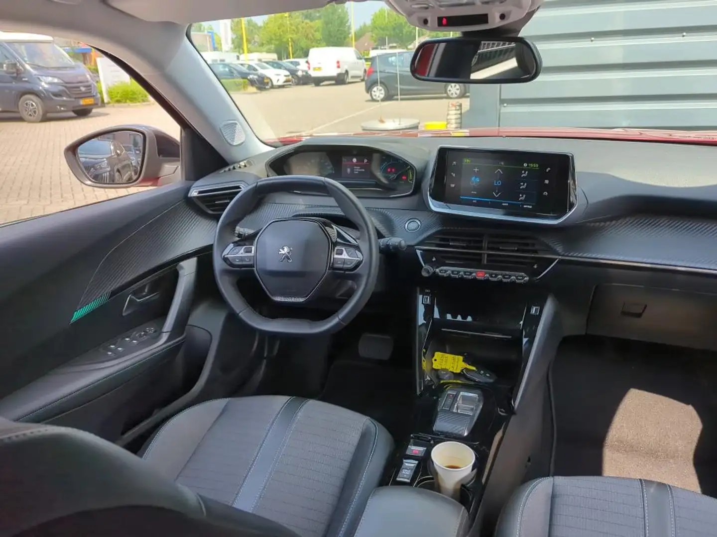 Peugeot e-2008 EV Allure 50 kWh | Clima | Cruise | Apple Carplay/ Rood - 2