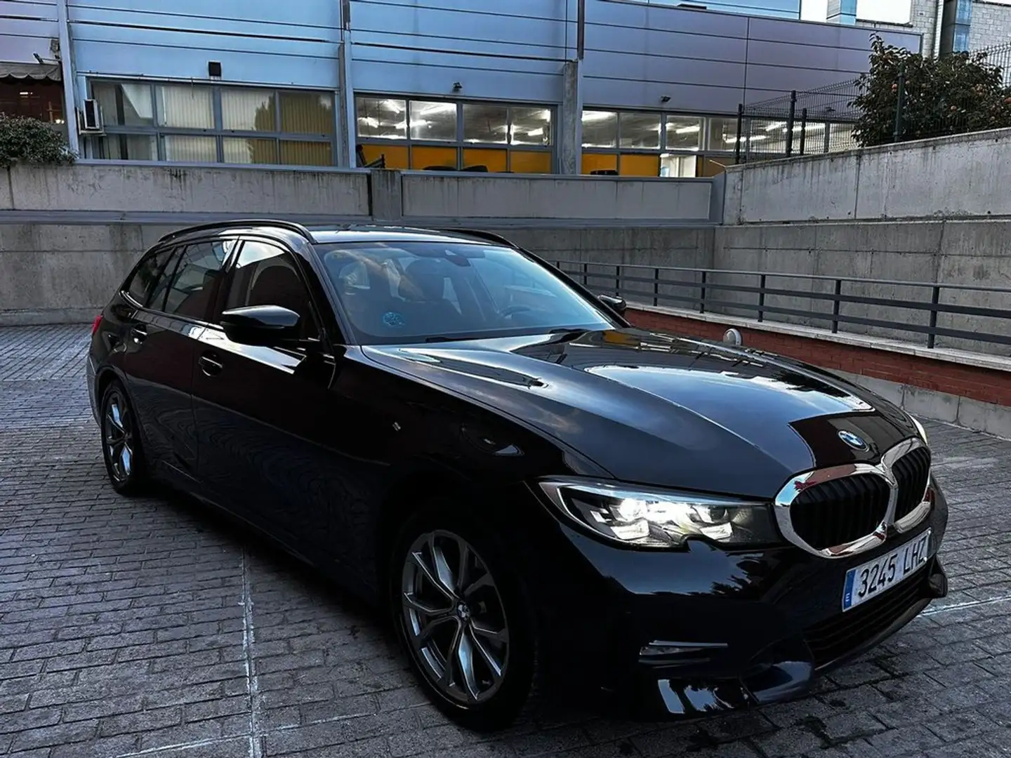BMW 318 dA touring Zwart - 2