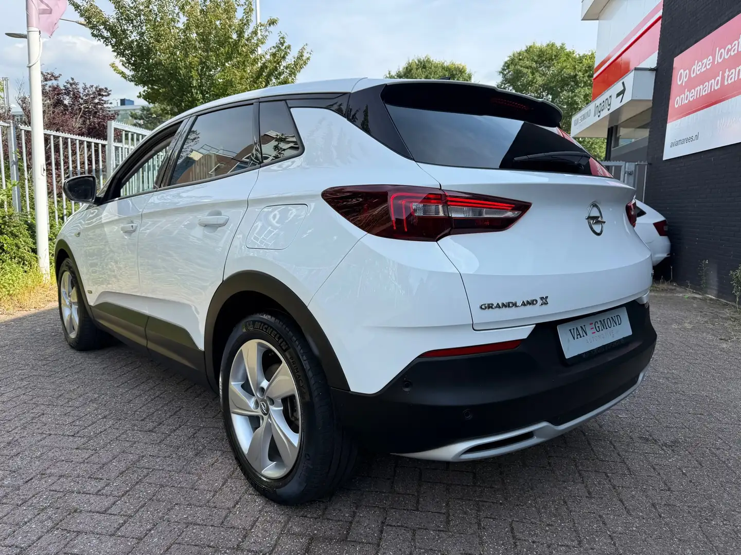 Opel Grandland X 1.6 Turbo Plug-In Hybrid 4x4 Business Elegance 225 Wit - 2