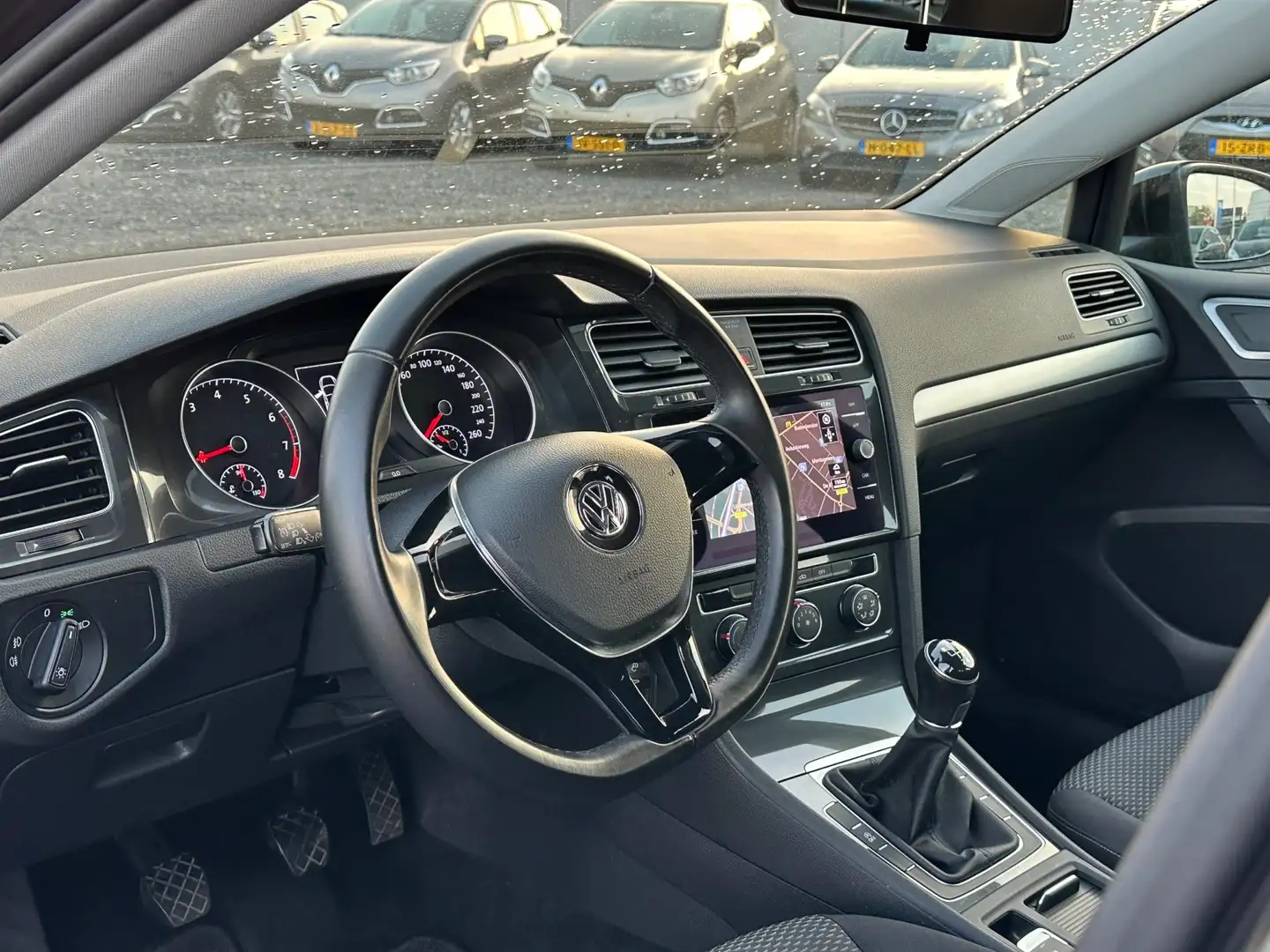Volkswagen Golf 1.0 TSI Trendline/NAVI/CARPLAY/NW APK Zwart - 2