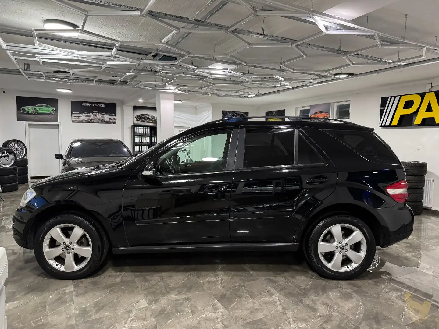 Mercedes-Benz ML 280 CDI / Standheizung Tempomat Xenon AHK Noir - 2