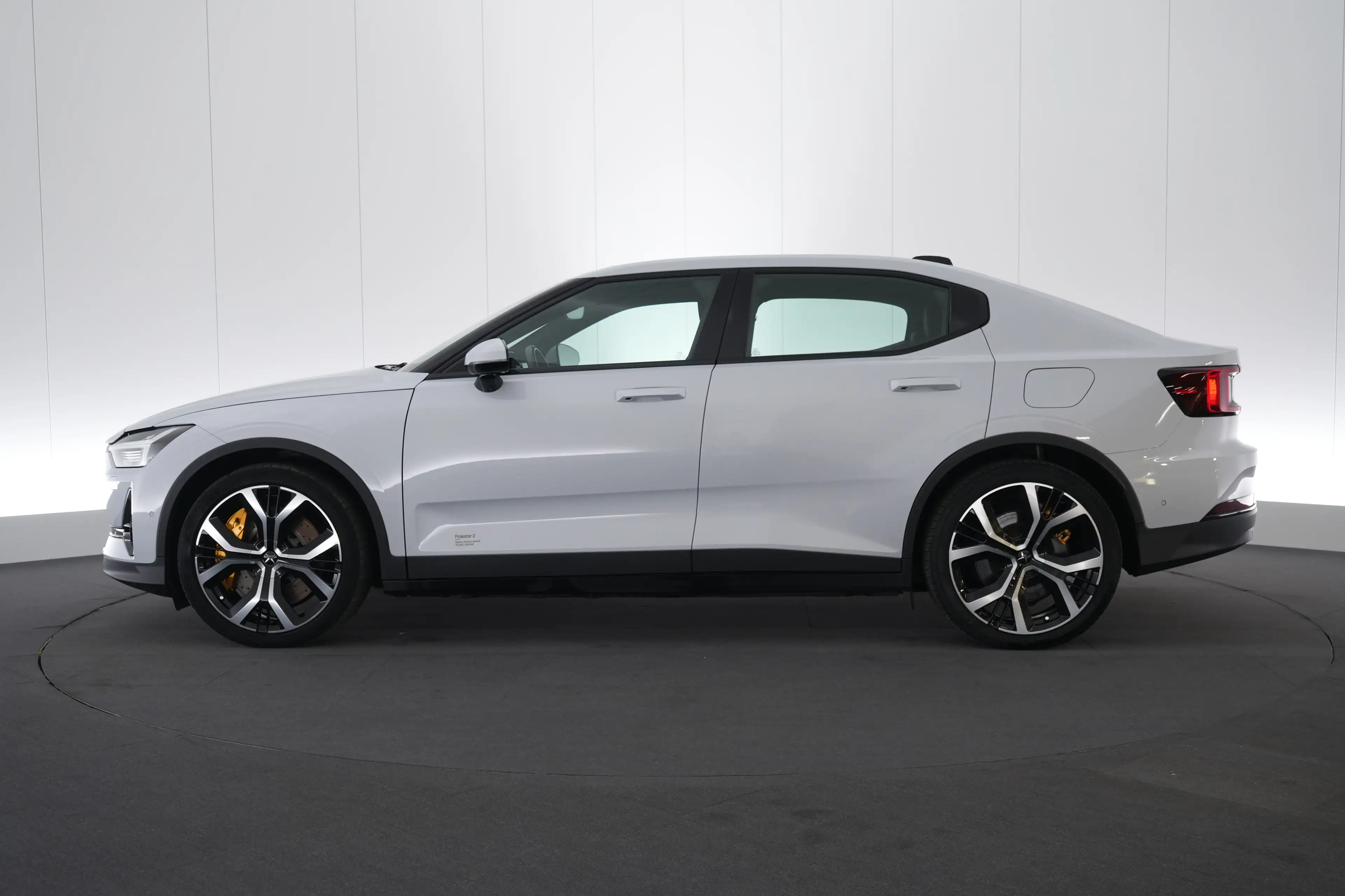 Polestar 2 78 kWh Dual Motor Plus Pilot Performance LED GPS P — photo 11