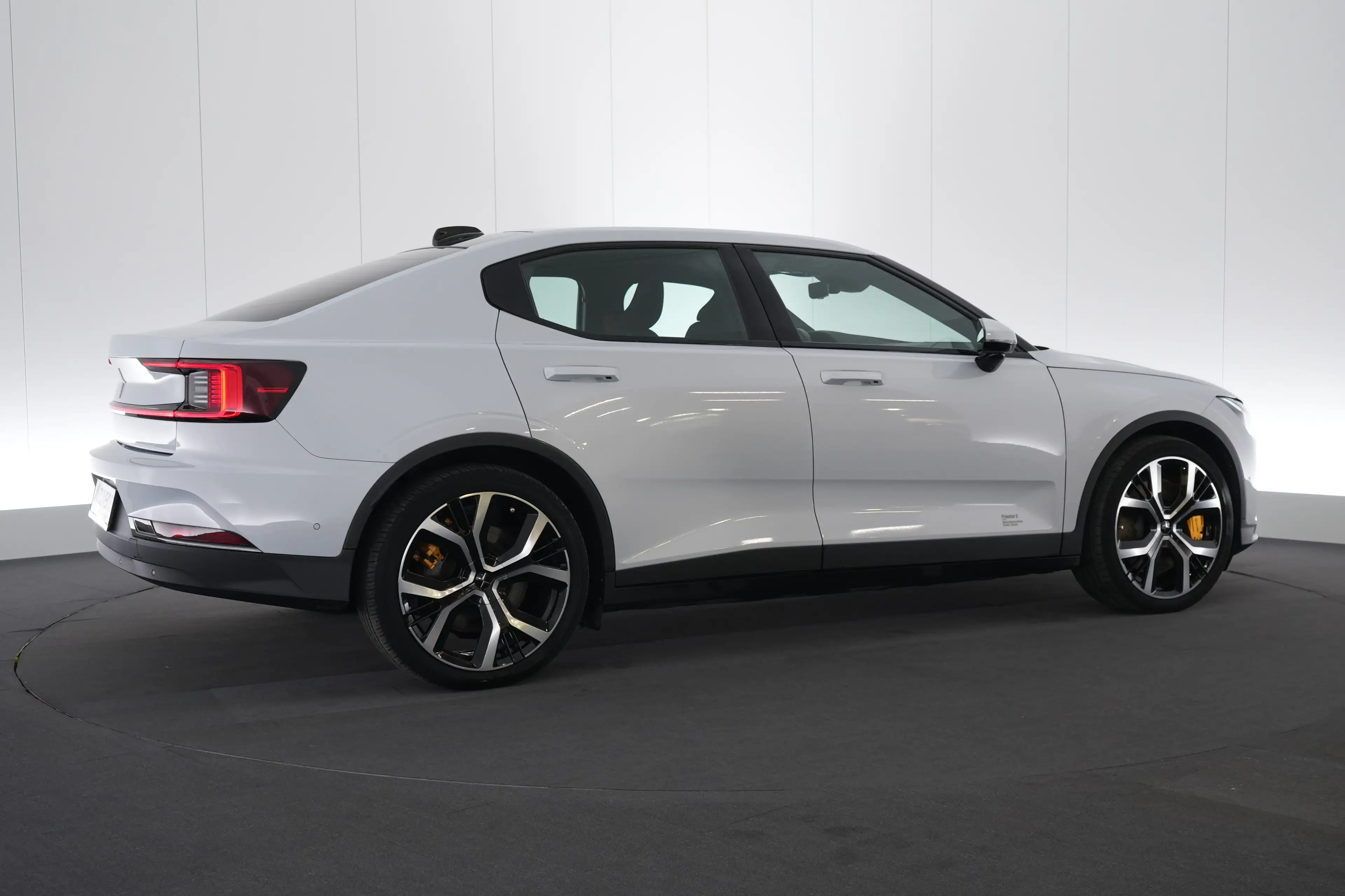 Polestar 2 78 kWh Dual Motor Plus Pilot Performance LED GPS P — photo 6