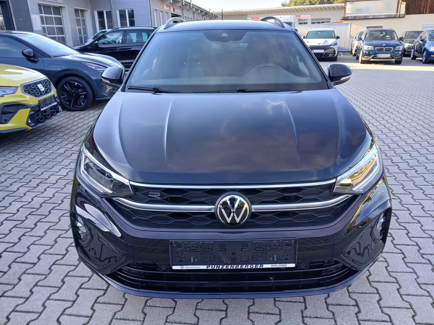 Volkswagen Taigo R-Line TSI DSG Schwarz - 2