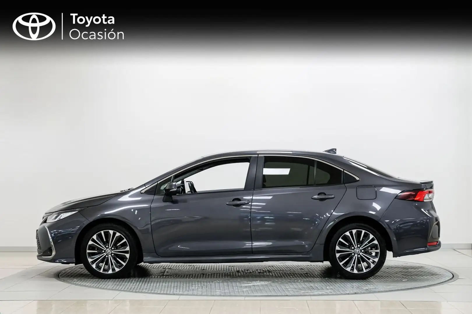 Toyota Corolla Sedán 140H Style - 2