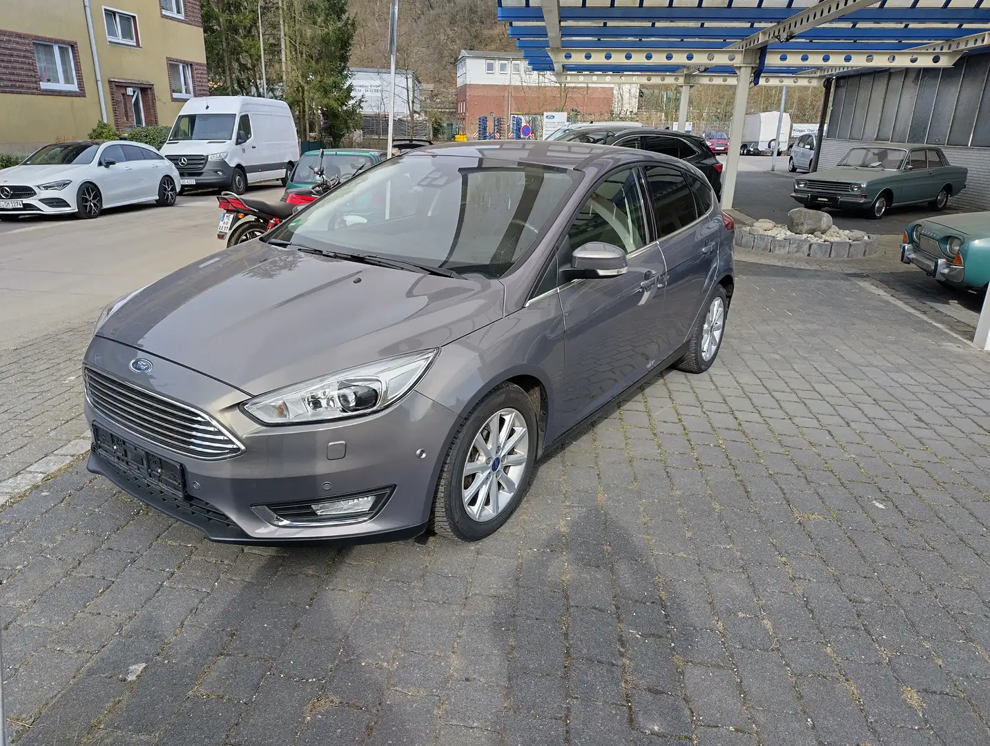 Ford Focus Titanium Braun - 1