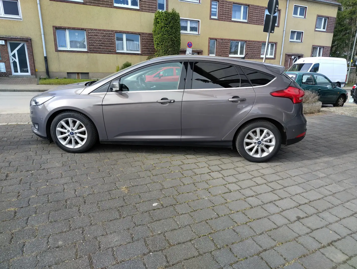 Ford Focus Titanium Braun - 2