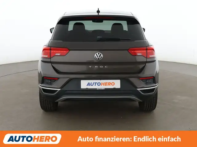 Volkswagen T-Roc view 5