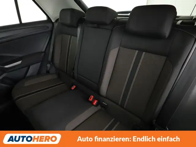 Volkswagen T-Roc view 14