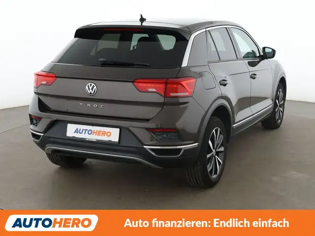 Volkswagen T-Roc view 6