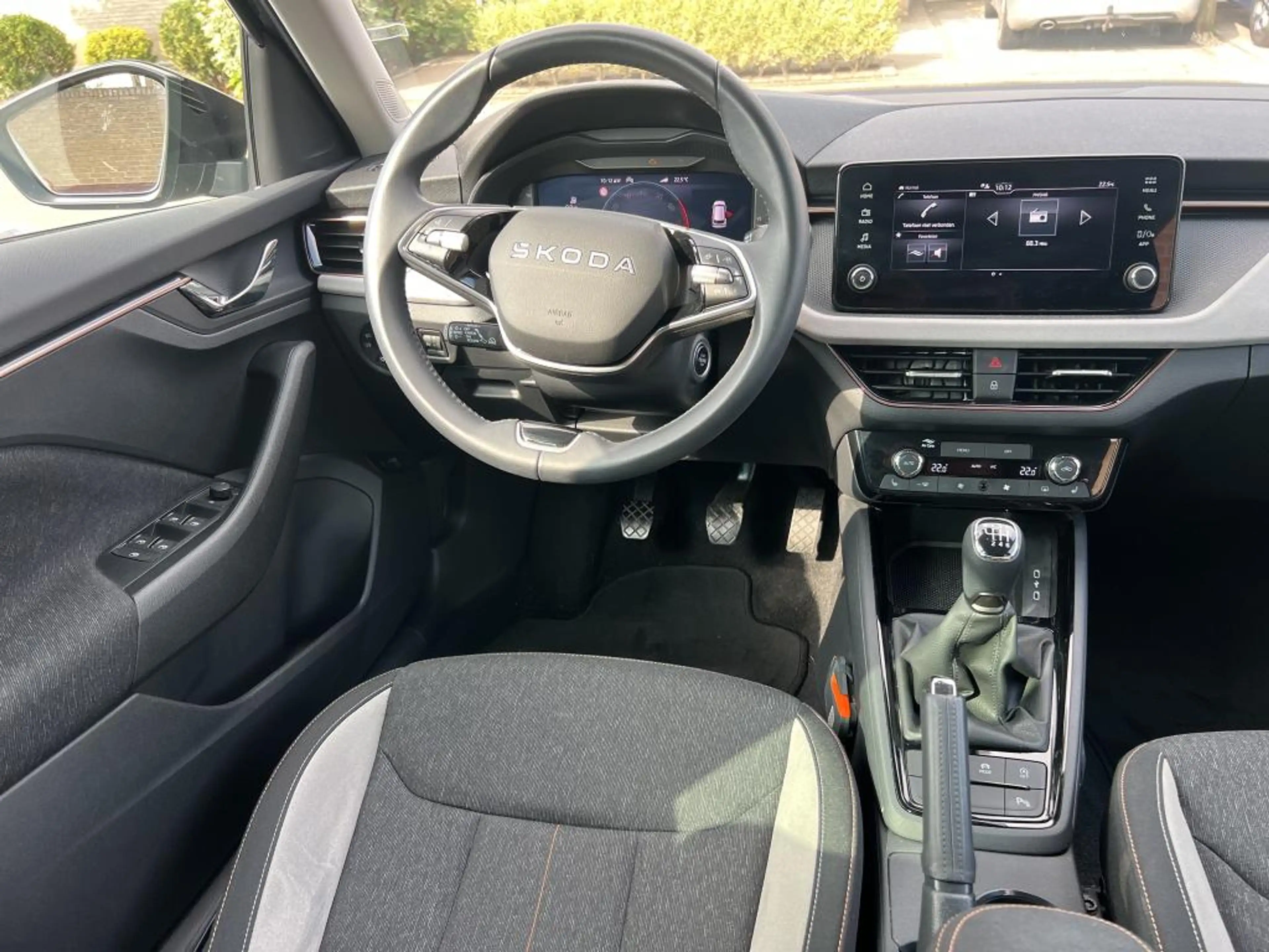 Skoda Kamiq 1.0 TSI 115pk Business Edition / Navigatie by APP — photo 4