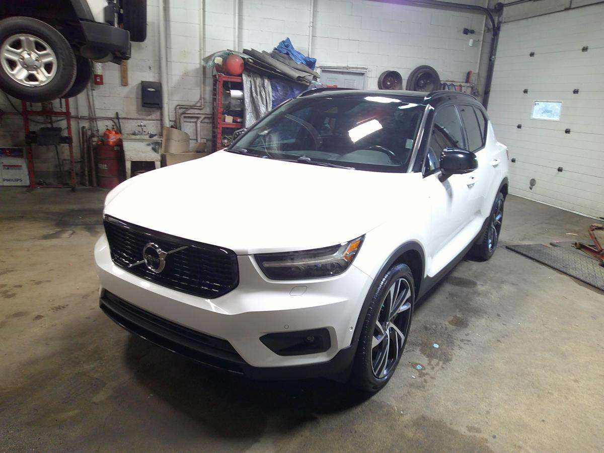 2021 Volvo XC40 T5 awd ** toit panoramique + sieges chauffant