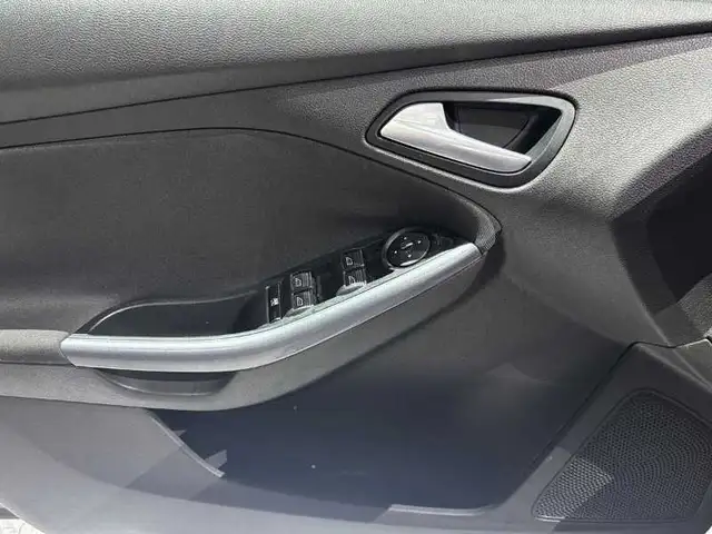 Ford Focus view 10