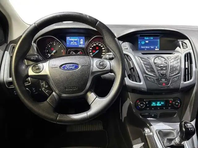 Ford Focus view 14