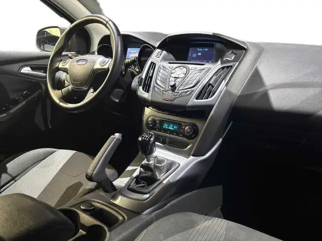 Ford Focus view 15