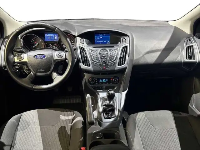 Ford Focus view 13