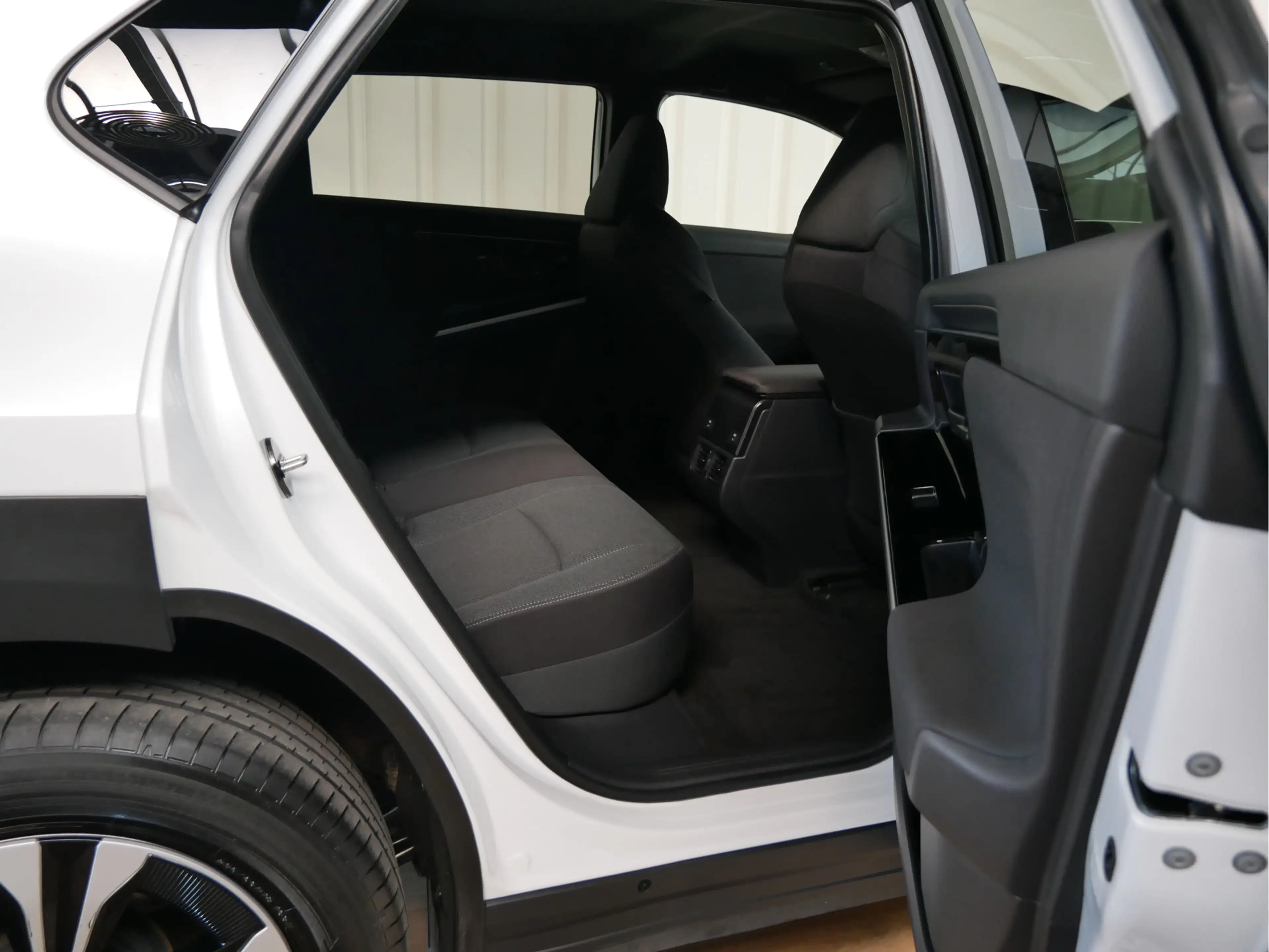 Subaru Solterra 71 kWh — photo 9
