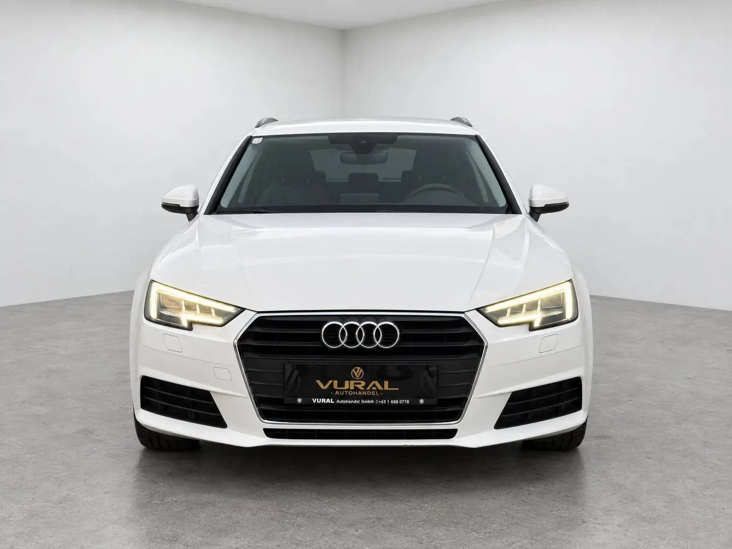 Audi A4 basis Weiß - 2