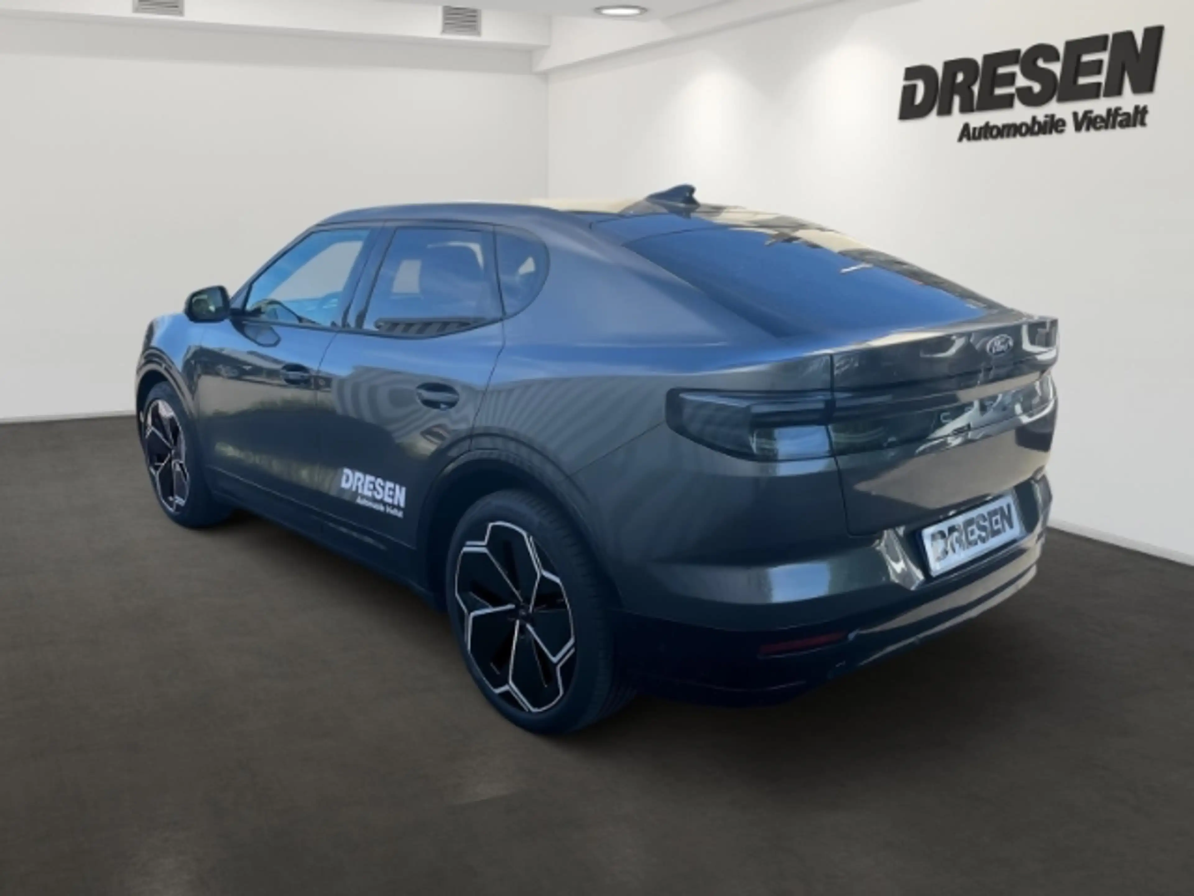 Ford Capri Premium 250 kW Dual-Motor AWD AHK-el. klappb. Pano — photo 6