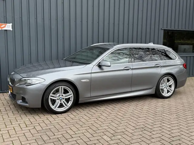 BMW 520 5-serie Touring 520i High Executive M-PAKKET!/NAP!