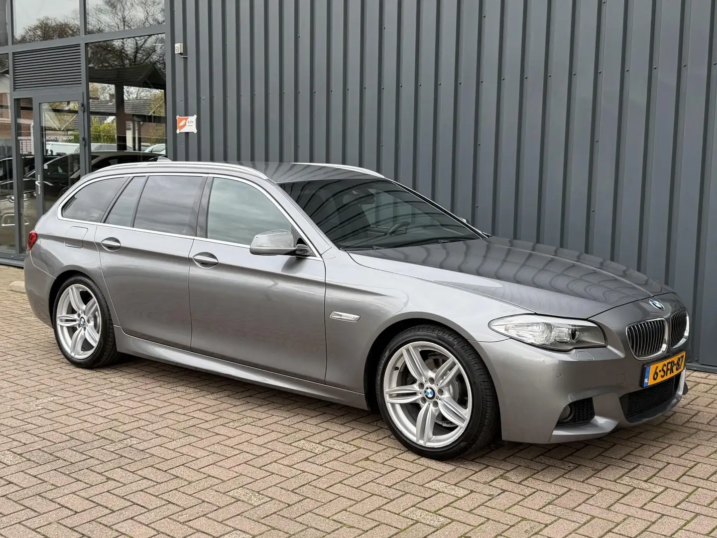BMW 520 5-serie Touring 520i High Executive M-PAKKET!/NAP! Gris - 2