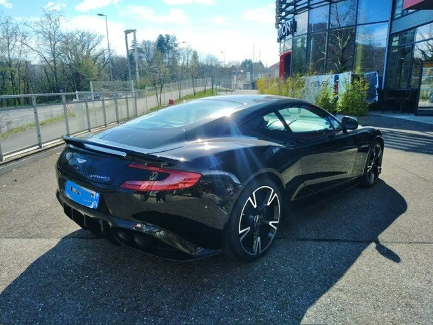 Aston Martin Vanquish Zwart - 2