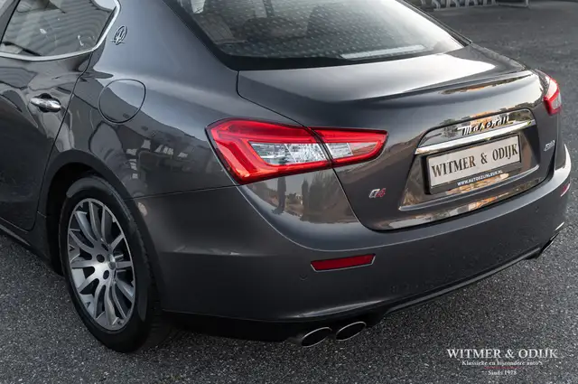 Maserati Ghibli view 12