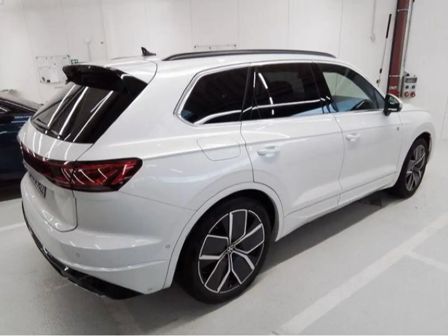 Volkswagen Touareg 3.0 TDI R-Line Navi Leder IQ.Light DAB+ Weiß - 2