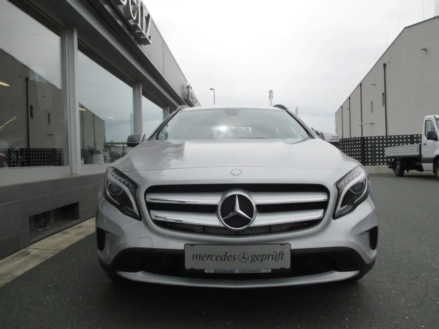 Mercedes-Benz GLA 200 d 4MATIC Style Line Silber - 2