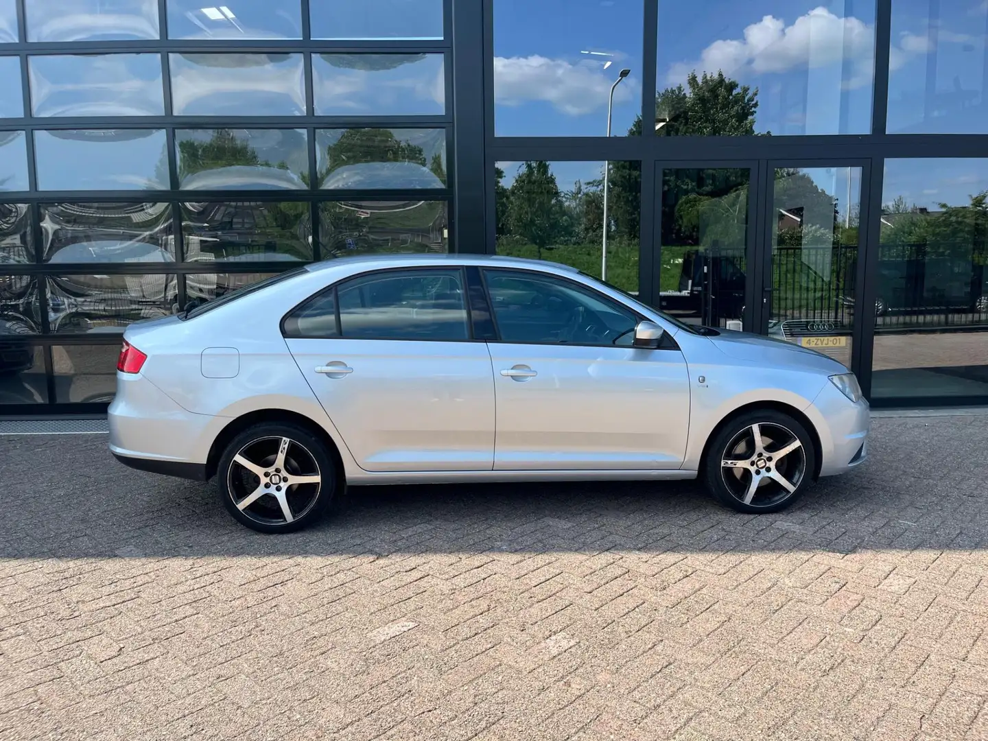SEAT Toledo TSI Style, Navi, Airco, Stoelverwarming Grigio - 2