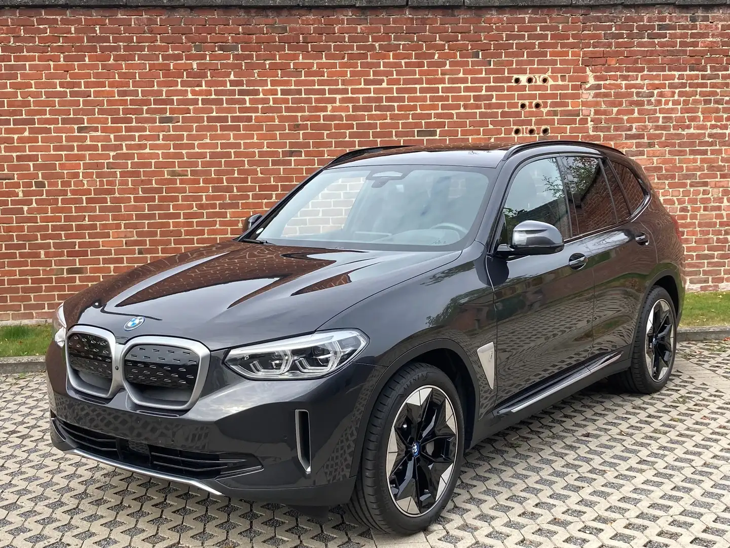 BMW iX3 80 kWh Impressive - 8.000 Km - 48.000 € + Btw Noir - 2