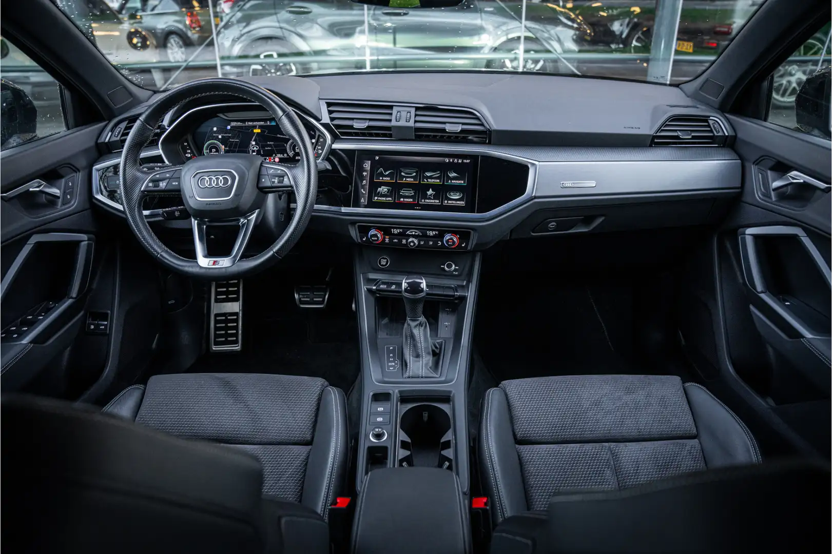 Audi Q3 Sportback 45 TFSI e S Edition ** Keyless ** Camera Grijs - 2