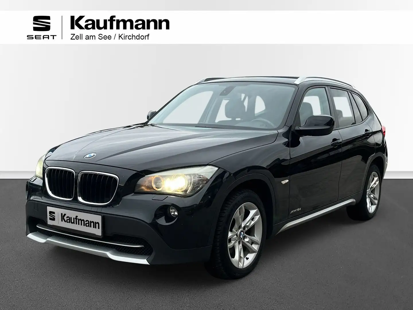 BMW X1 18 d xDrive Schwarz - 1
