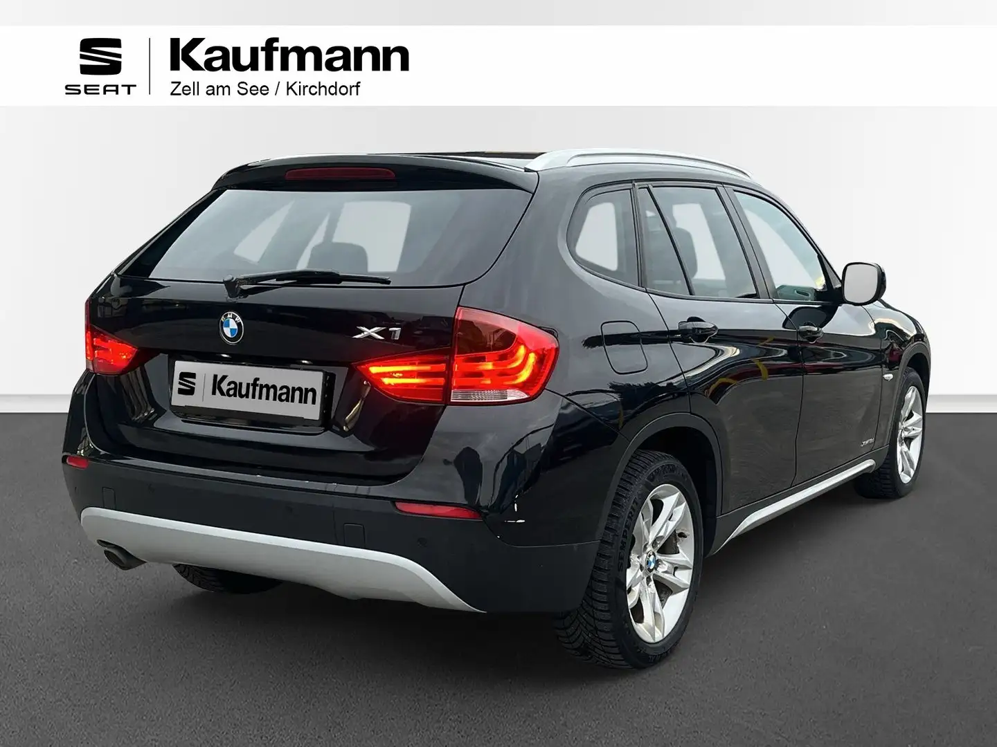 BMW X1 18 d xDrive Schwarz - 2