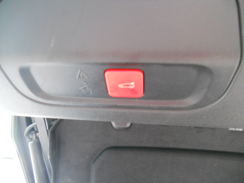 Peugeot 408 PHEV 180 e-EAT8 GT — photo 8