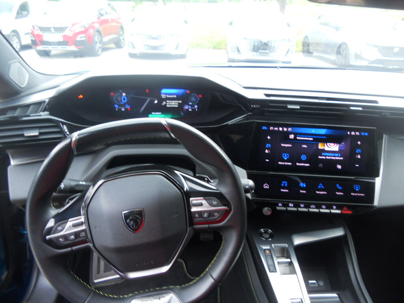 Peugeot 408 PHEV 180 e-EAT8 GT — photo 10