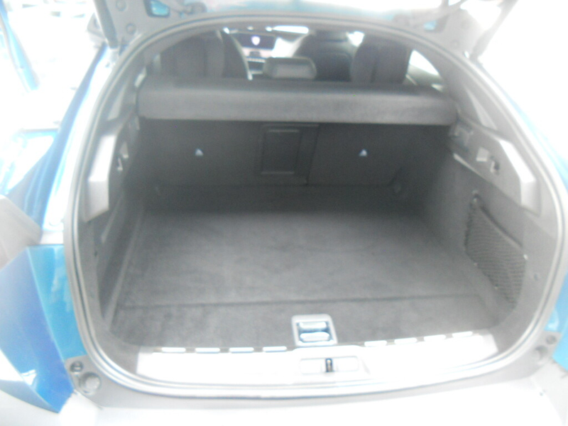Peugeot 408 PHEV 180 e-EAT8 GT — photo 7