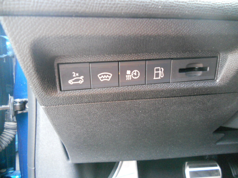 Peugeot 408 PHEV 180 e-EAT8 GT — photo 15
