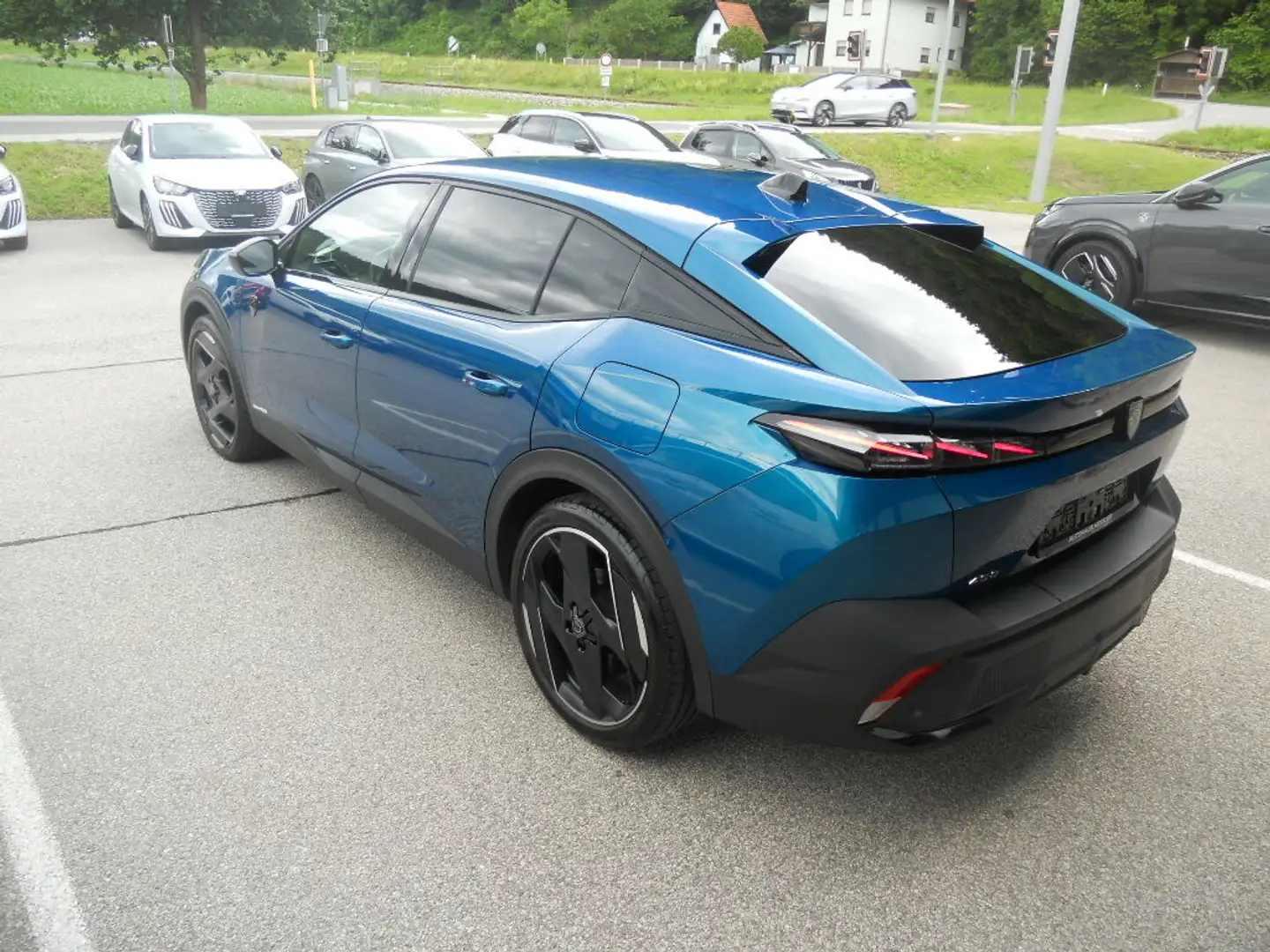 Peugeot 408 PHEV 180 e-EAT8 GT Blau - 2